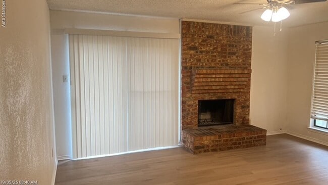 Building Photo - 6804 S Creek Dr