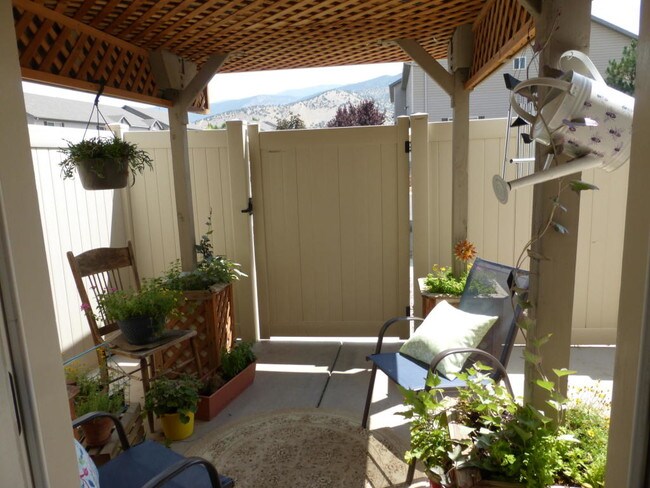 Back Patio - 370 1425 N St