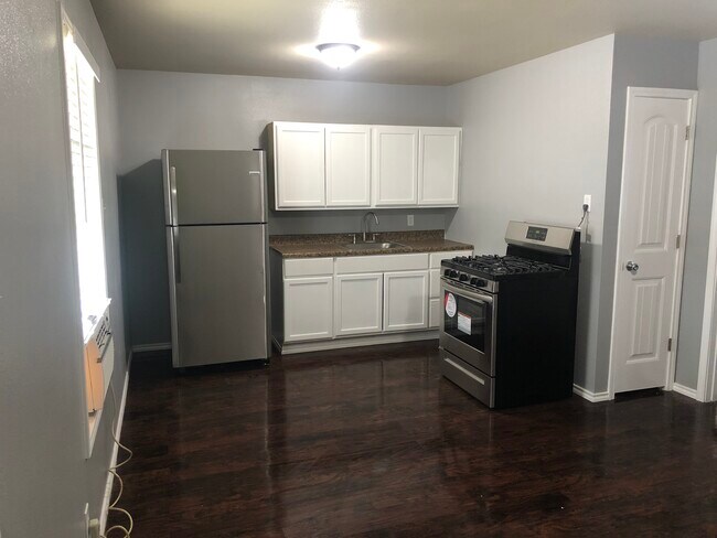Building Photo - Mulford Multi Family