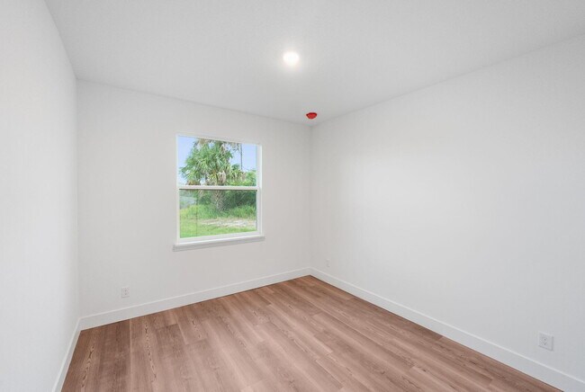 Building Photo - 3113 Nighthawk Ave