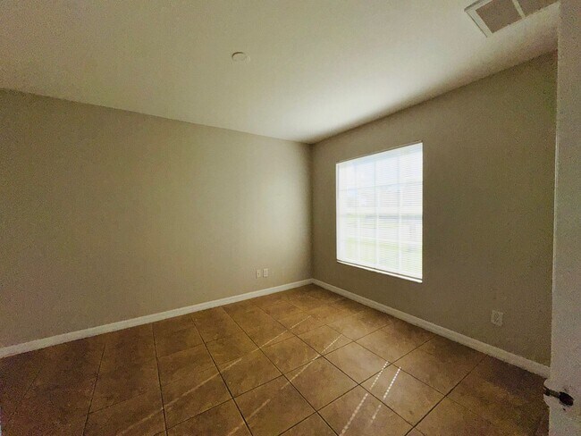 Building Photo - Experience this Cape Coral 3 bedroom 2 bath corner duplex with 1 car garage and screened in lanai.