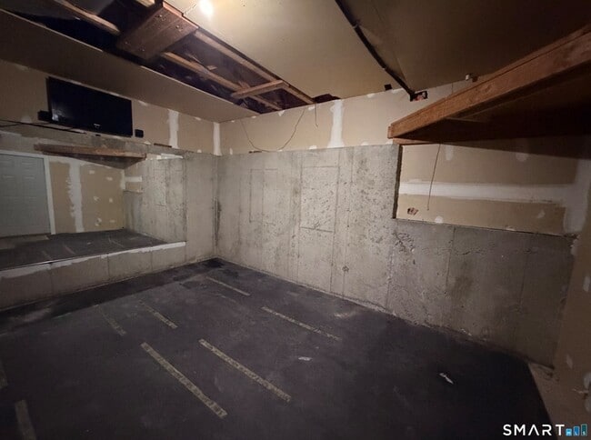 Building Photo - 39 Coram Rd