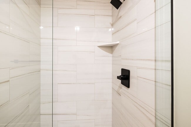 Building Photo - 715 Pine Ridge Ln