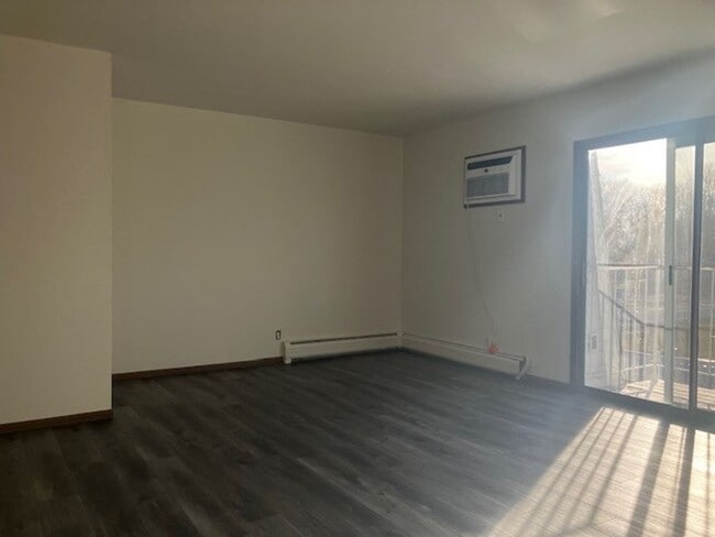 Building Photo - 112 S Wisconsin St