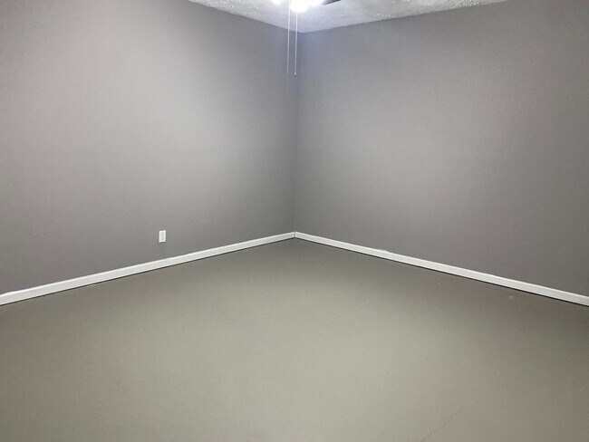 Building Photo - 68 Old Oak Cir