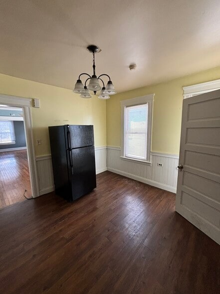 Building Photo - 405 Tompkins St