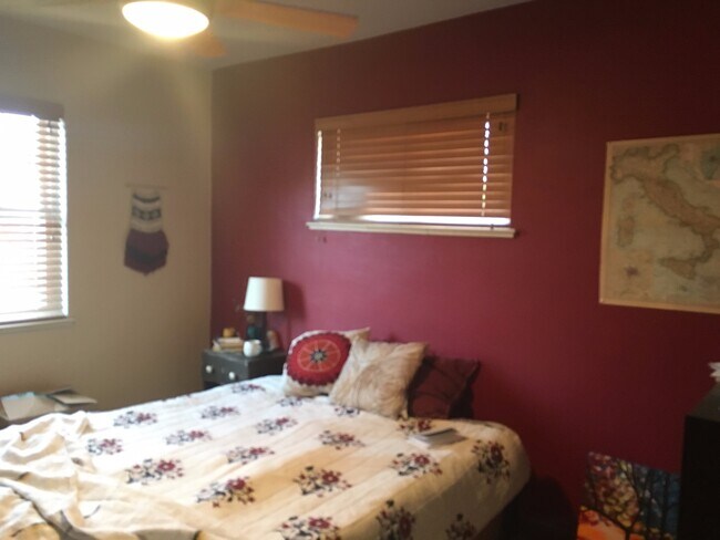 Building Photo - Live a Block Away from Sloan's Lake! Licen...
