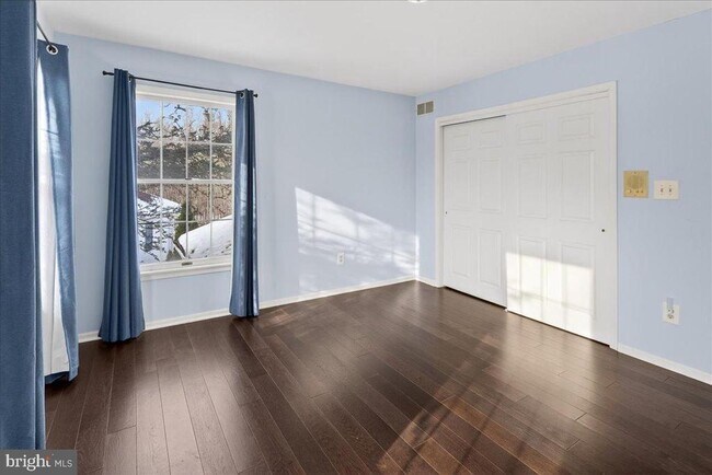 Building Photo - 7 Redwood Ct