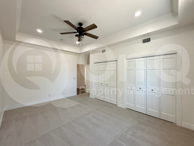 Building Photo - 1523 E Treasure Cove Dr