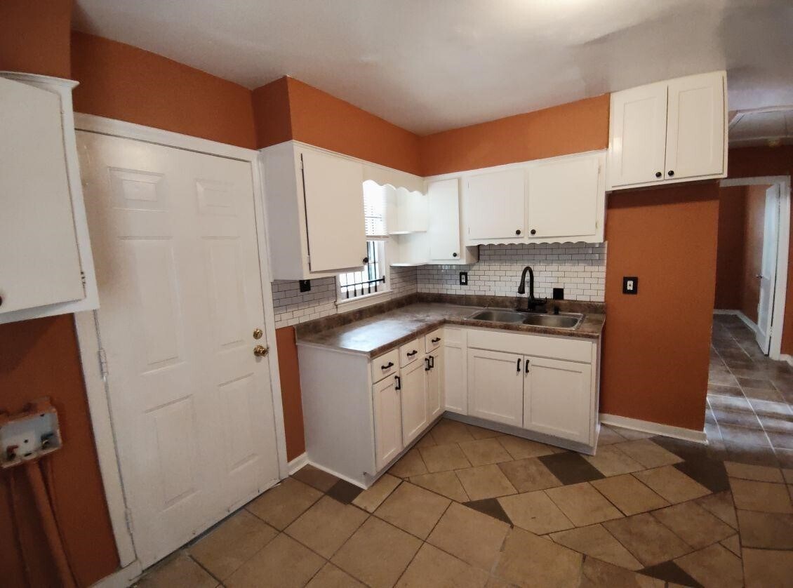 Building Photo - 3451 Sharpe Ave