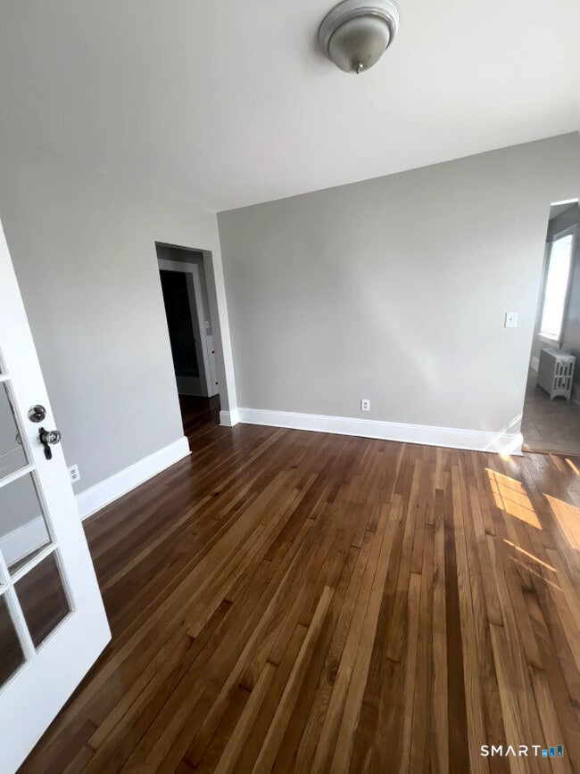 Building Photo - 624 Bishop Ave