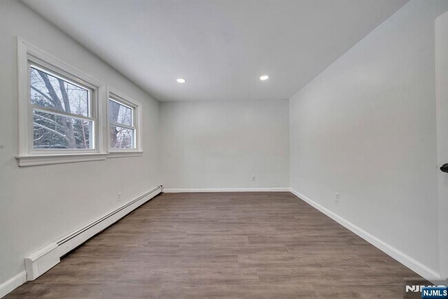 Building Photo - 231 Hudson Ave