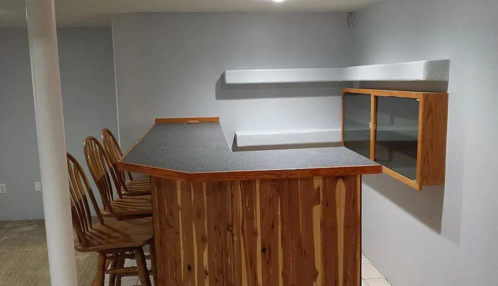 Wet bar in basement - 4249 S Killarney St