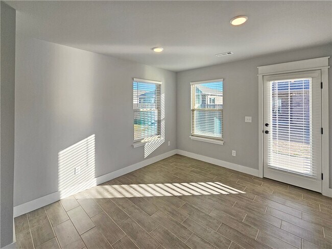 Building Photo - 2091 Bluebonnet Ln