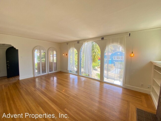 Building Photo - 3 br, 2 bath House - 4739 El Centro Ave