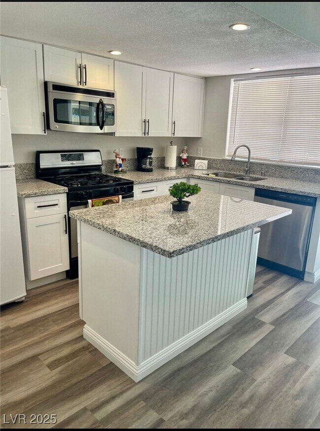 Building Photo - 3835 Chutney St