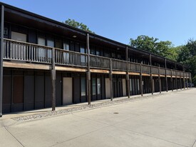 Building Photo - Douglas Oaks