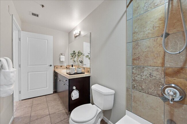 Building Photo - Gorgeous Condo at One Las Vegas!