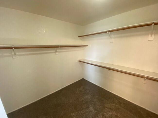 Building Photo - 2640 Ohio Ct