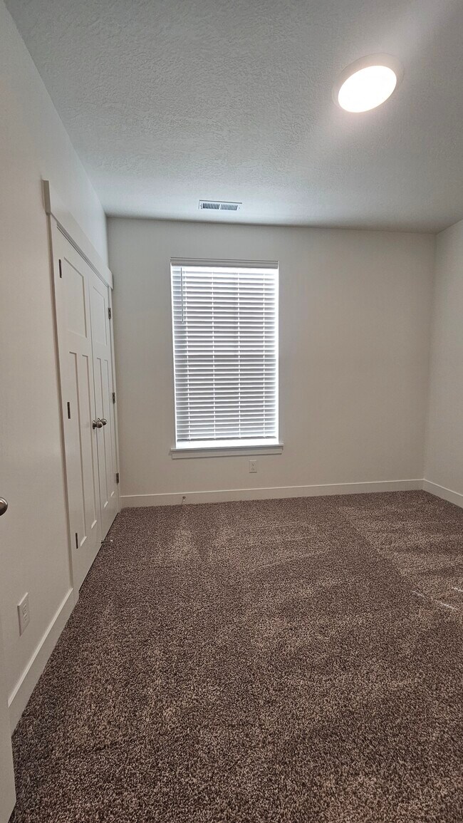 Building Photo - 13687 S Hanley Ln