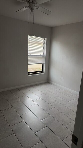 545 SE 4th Ter 545 SE 4th Ter - 545 Se 4th Ter Cape Coral Fl Building Photo 