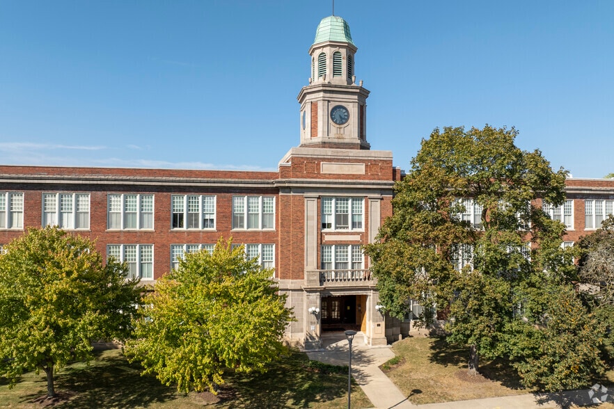 Building Photo - Cross Street Village