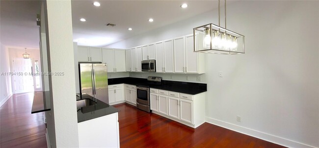 Building Photo - 4451 Laurel Pl