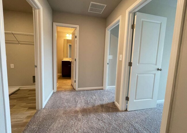 Building Photo - 5136 Fox Den Rd