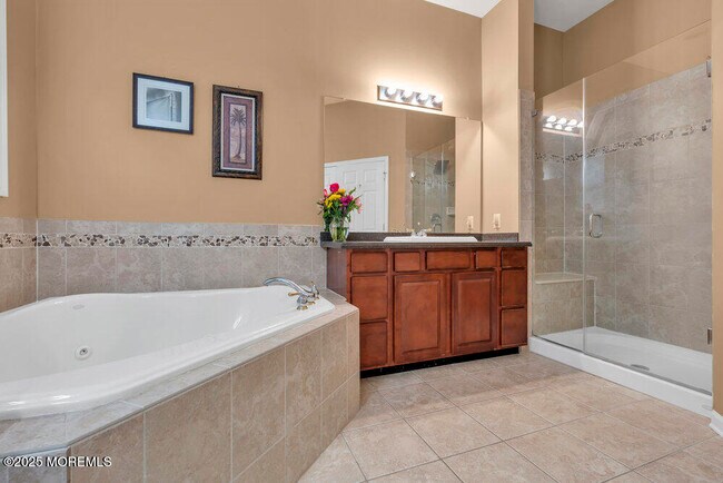 Building Photo - 17 Trumbull Ct