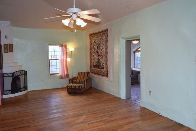 Building Photo - Super cute 1 bedroom Adobe
