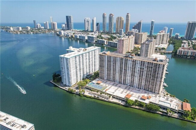 Building Photo - 290 174th St St