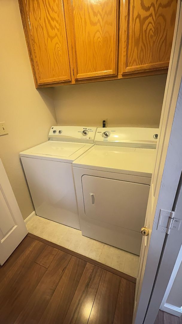 Building Photo - 3 Bedroom 2 Bathroom Charming home