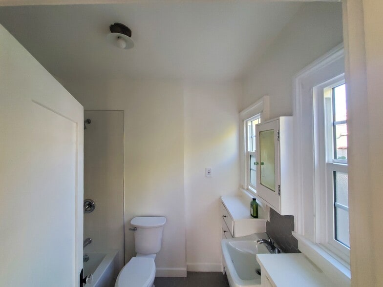 Building Photo - 2666 Cimarron St