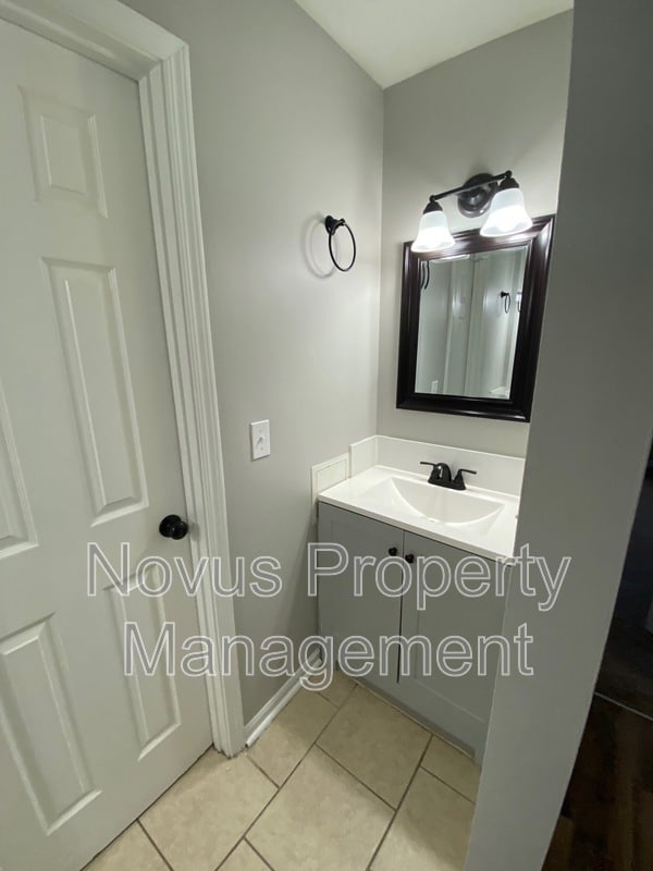 Building Photo - 619 South St