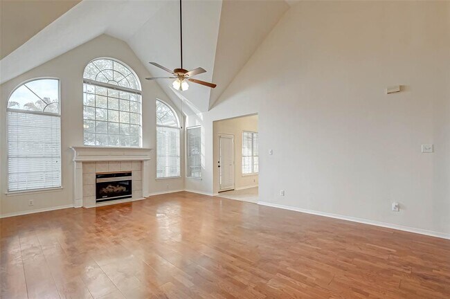 Building Photo - 910 Chinni Ct
