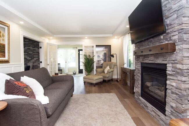 Building Photo - 1924 Cleveland Blvd