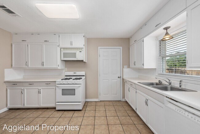 Building Photo - 2 br, 1 bath House - 3801 Ridgewood