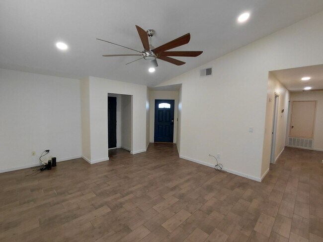 Building Photo - Modern Comfort Meets Family-Friendly Living in a Great Neighborhood