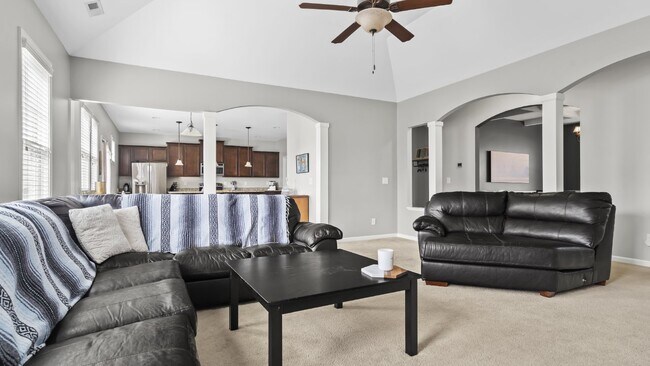 Building Photo - Towne Pointe