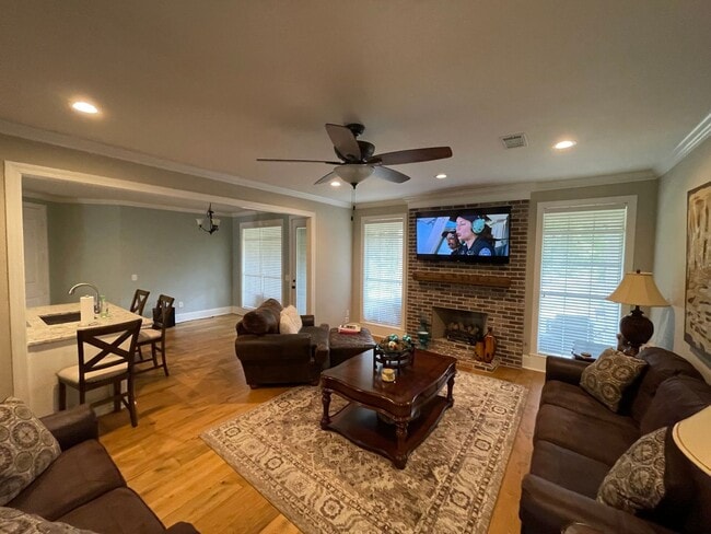 Building Photo - Home For Rent in Madison