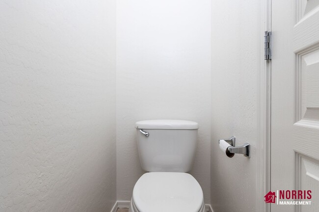 Building Photo - Perfect Home, Location and Price!