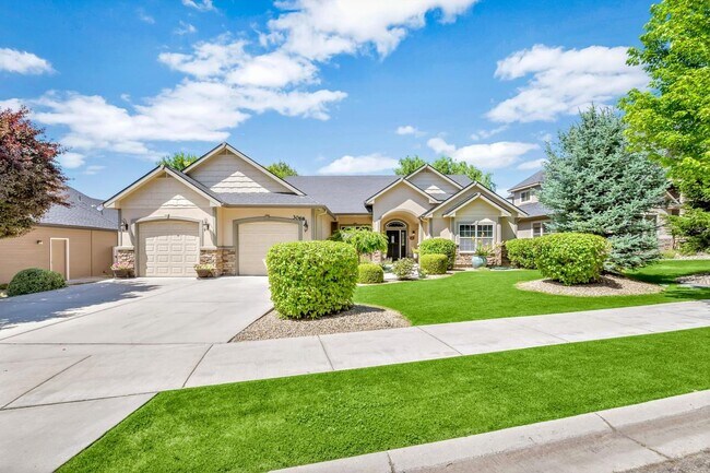 Building Photo - 3068 E Shadoweagle Dr