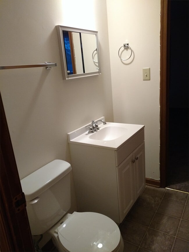 Building Photo - 557 Eagle Dr