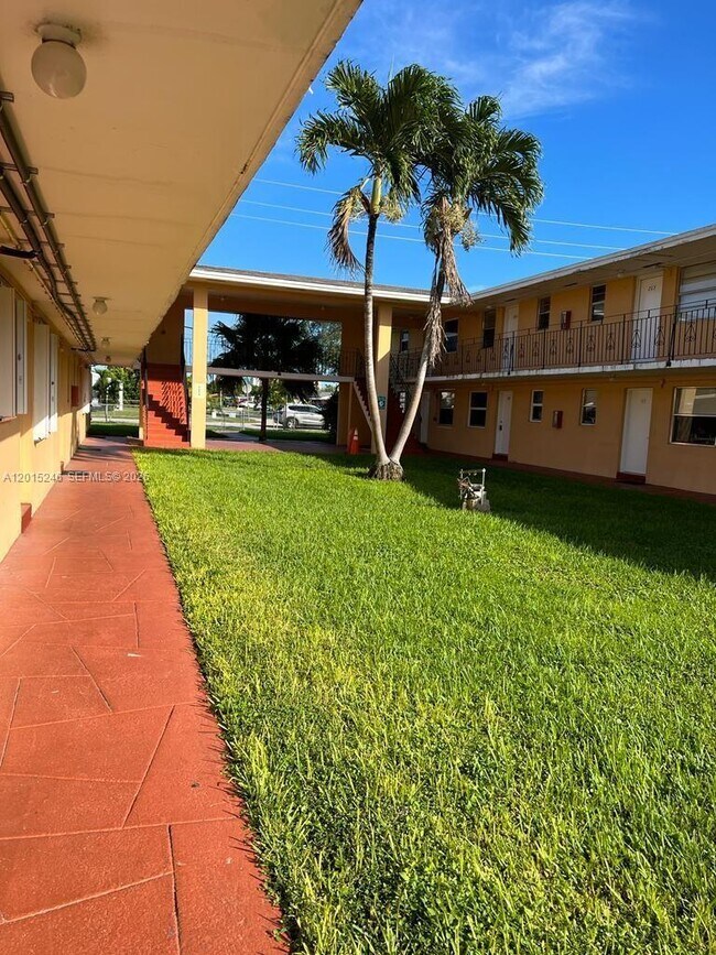 Building Photo - 3800 SW 102nd Ave