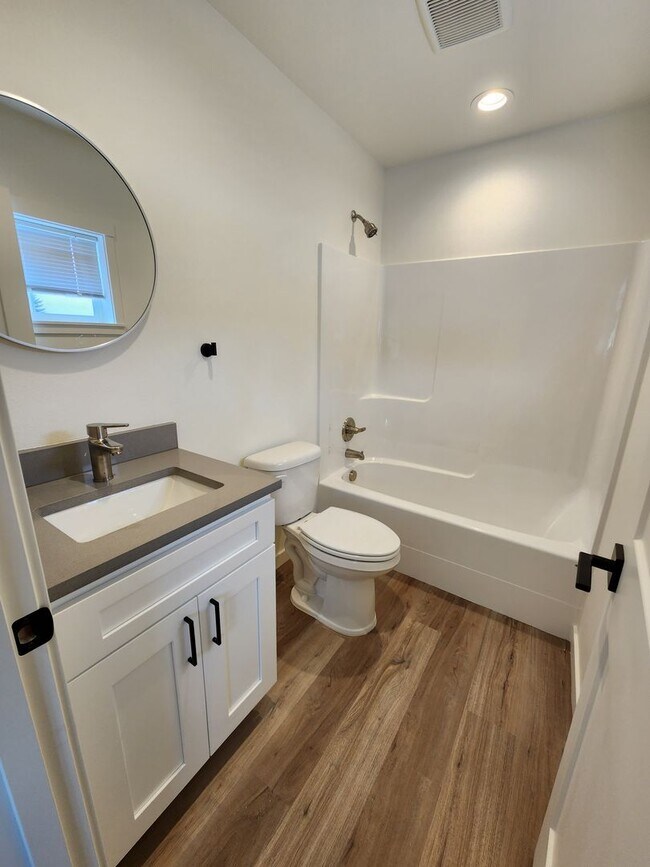 Building Photo - 1006 Peach Rd