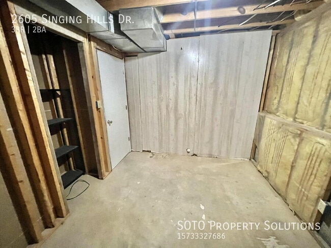 Building Photo - 2605 Singing Hills Dr