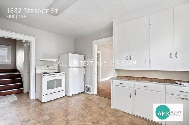 Building Photo - 1882 Terrace St