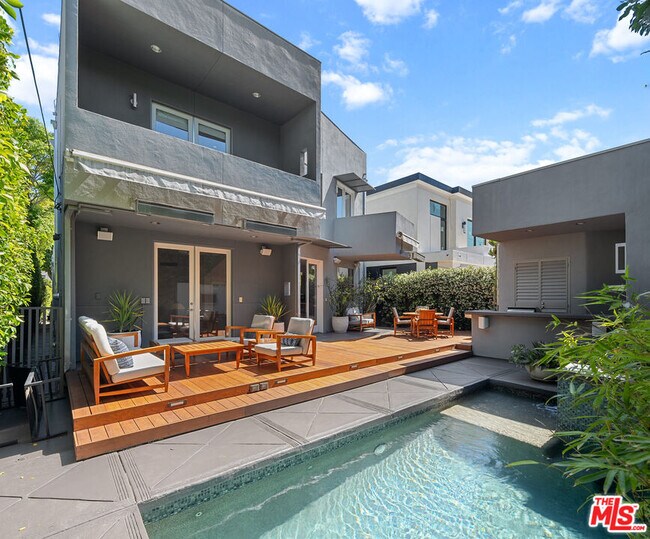 Building Photo - 8735 Dorrington Ave