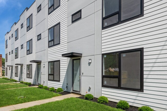 Building Photo - Forest Park - New Construction Luxury Townhomes!