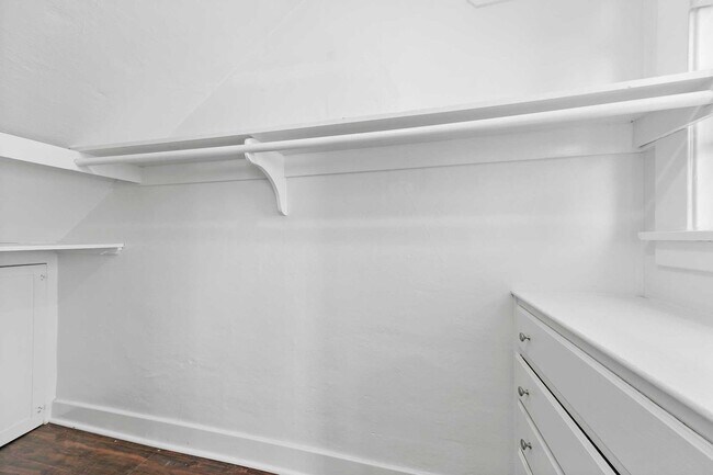 Building Photo - Knolls on Elm Apartments